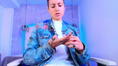   online show from November 13, 2025, 12:04 pm