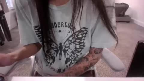 fierce_chick online show from October 1, 2025, 11:49 am