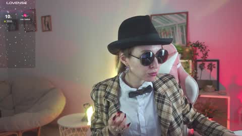 cap and Lana  online show from December 4, 2024, 8:34 am