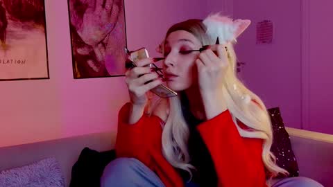 cap and Lana  online show from December 22, 2024, 8:16 am