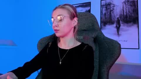 cap and Lana  online show from March 6, 2025, 5:46 am