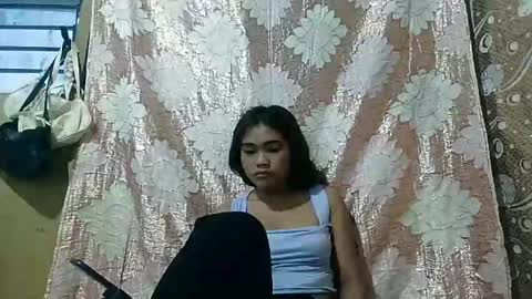 filipinagirl_18 online show from April 3, 2026, 9:35 pm