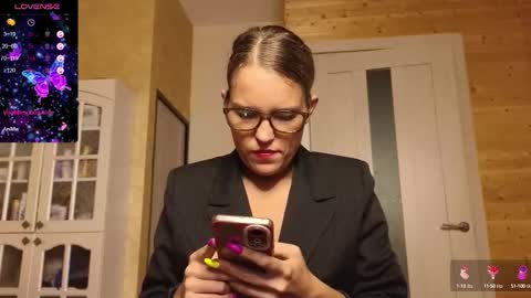 Lady online show from September 21, 2025, 8:32 pm