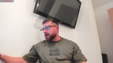 Snapshot of findomguyxxx chatting on February 24, 2026, 12:19 am FindomGuyXXX online show from February 24, 2026, 12:19 am