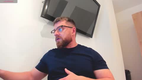 Snapshot of findomguyxxx chatting on February 25, 2026, 2:21 am FindomGuyXXX online show from February 25, 2026, 2:21 am