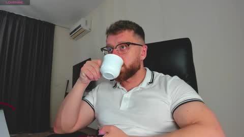 Snapshot of findomguyxxx chatting on March 4, 2026, 10:32 am FindomGuyXXX online show from March 4, 2026, 10:32 am