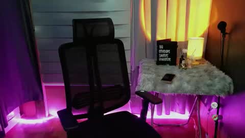 finestgodes_aki online show from February 8, 2026, 2:09 pm