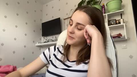 Snapshot of fionapiccard chatting on December 15, 2025, 10:08 am Keite wanna play Meow online show from December 15, 2025, 10:08 am