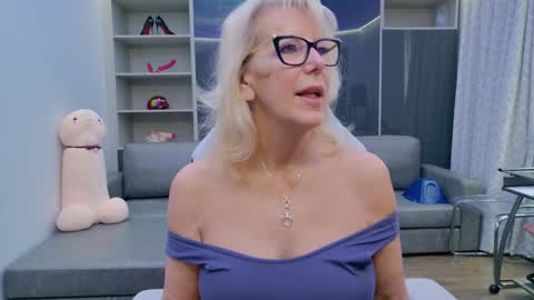 Snapshot of fitcougarcb chatting on December 19, 2025, 2:57 pm Bianca online show from December 19, 2025, 2:57 pm