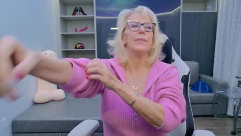 Snapshot of fitcougarcb chatting on December 20, 2025, 8:49 pm Bianca online show from December 20, 2025, 8:49 pm