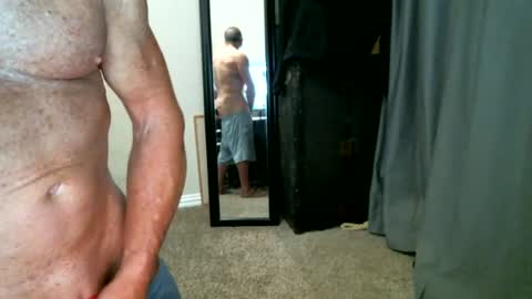Snapshot of fitguy40 chatting on June 18, 2026, 1:37 pm fitguy40 online show from June 18, 2026, 1:37 pm