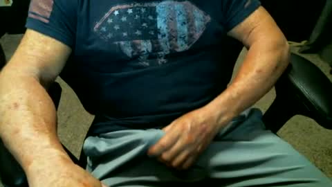 Snapshot of fitguy40 chatting on June 30, 2026, 2:45 am fitguy40 online show from June 30, 2026, 2:45 am