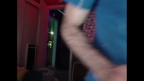 Flannel Dong online show from October 5, 2025, 8:56 am