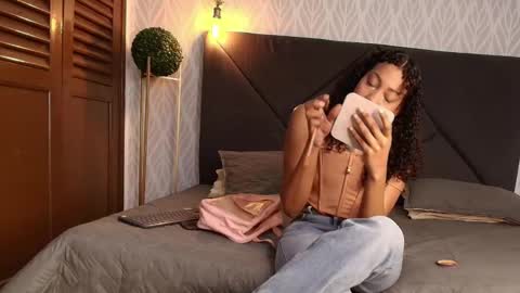 Snapshot of flavia_cruz chatting on November 11, 2025, 7:36 pm Flavia online show from November 11, 2025, 7:36 pm