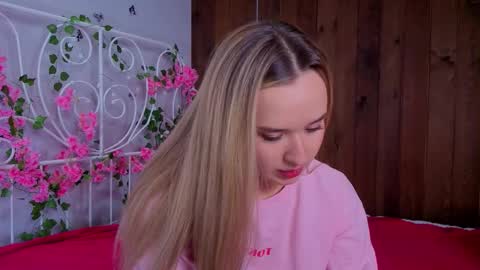 Snapshot of fletahargenrader chatting on November 15, 2025, 8:22 am Amina online show from November 15, 2025, 8:22 am