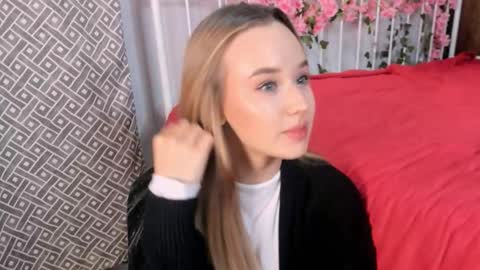 Snapshot of fletahargenrader chatting on November 17, 2025, 1:06 pm Amina online show from November 17, 2025, 1:06 pm