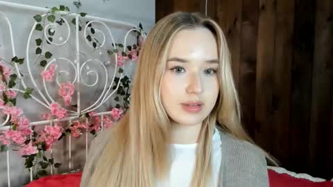 Snapshot of fletahargenrader chatting on November 18, 2025, 3:16 pm Amina online show from November 18, 2025, 3:16 pm