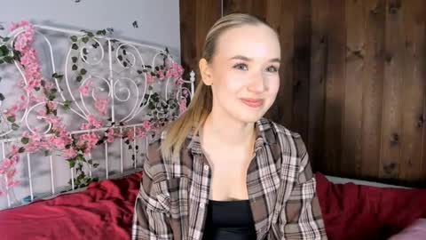 Snapshot of fletahargenrader chatting on November 22, 2025, 8:35 am Amina online show from November 22, 2025, 8:35 am