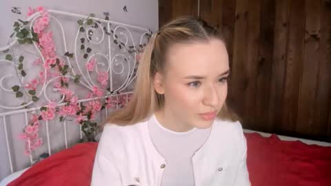 Snapshot of fletahargenrader chatting on November 28, 2025, 11:13 am Amina online show from November 28, 2025, 11:13 am