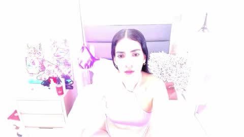   FLEUR   online show from January 17, 2026, 7:28 pm