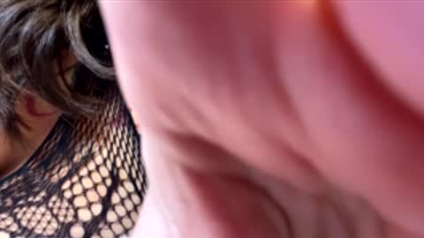 Roxy online show from November 28, 2025, 6:21 pm