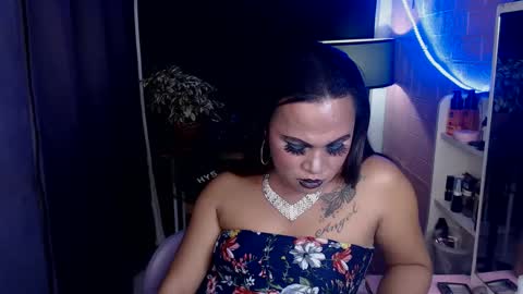Snapshot of flirtangel93 chatting on February 11, 2025, 11:33 pm Angel online show from February 11, 2025, 11:33 pm
