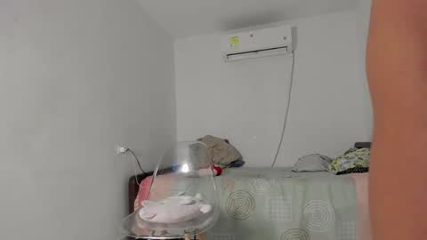 Snapshot of flor_herrera1 chatting on February 24, 2025, 2:08 am    online show from February 24, 2025, 2:08 am