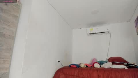 Snapshot of flor_herrera1 chatting on October 2, 2025, 6:31 am    online show from October 2, 2025, 6:31 am
