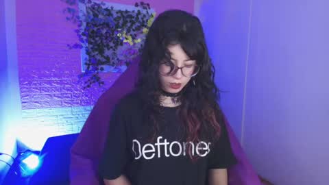Snapshot of flora_blue chatting on September 18, 2025, 11:45 am flora_blue online show from September 18, 2025, 11:45 am