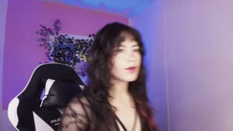Snapshot of flora_blue chatting on October 16, 2025, 11:33 am flora_blue online show from October 16, 2025, 11:33 am