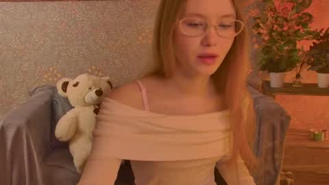 Snapshot of floralarsson chatting on May 30, 2026, 10:23 am hey there guys im Flora no not the one from WInx. But I love magical stuff and especially I love nature. I dont know I thin online show from May 30, 2026, 10:23 am