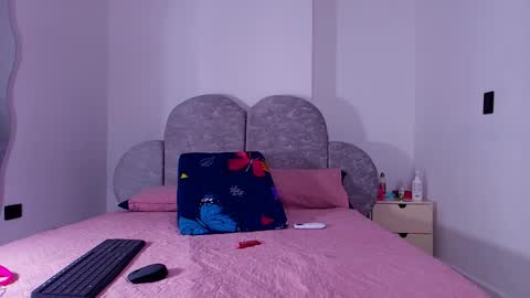 Flordecayena  online show from May 12, 2026, 3:03 am