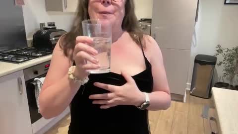 flossyishot online show from May 8, 2026, 8:47 pm