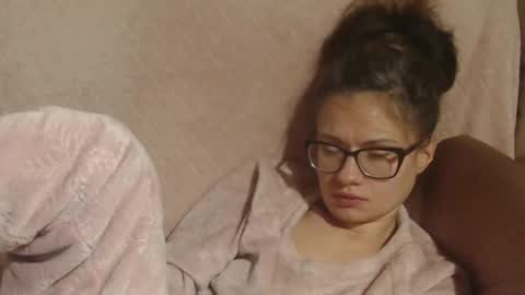 say meow and send tip  online show from December 5, 2025, 3:20 pm