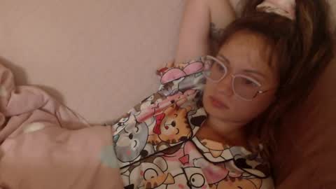 say meow and send tip  online show from June 3, 2026, 8:36 pm
