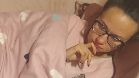 say meow and send tip  online show from October 3, 2025, 7:38 am