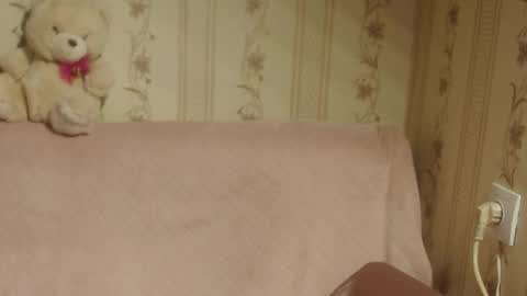 say meow and send tip  online show from November 22, 2025, 12:04 pm