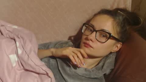 say meow and send tip  online show from December 2, 2025, 3:40 pm