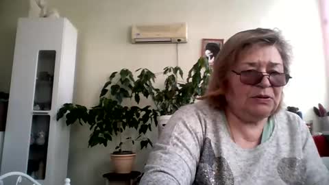 Flowerlower online show from February 5, 2025, 10:51 am