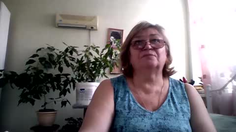 Flowerlower online show from February 9, 2025, 11:14 am