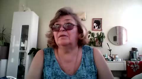 Flowerlower online show from February 19, 2025, 1:28 pm