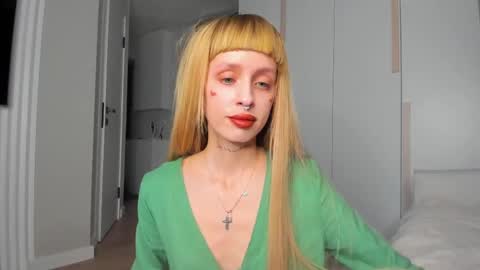 Flower online show from April 13, 2026, 1:27 pm