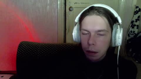 Snapshot of fluffy_boney chatting on December 9, 2024, 7:29 pm Alexey online show from December 9, 2024, 7:29 pm