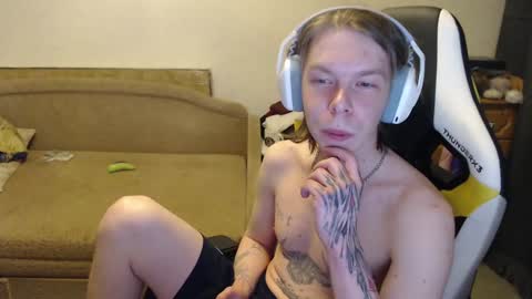 Snapshot of fluffy_boney chatting on February 2, 2025, 12:09 am Alexey online show from February 2, 2025, 12:09 am