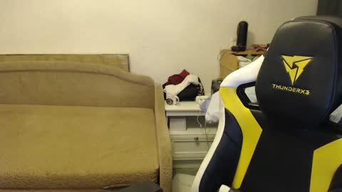 Snapshot of fluffy_boney chatting on February 4, 2025, 1:45 am Alexey online show from February 4, 2025, 1:45 am