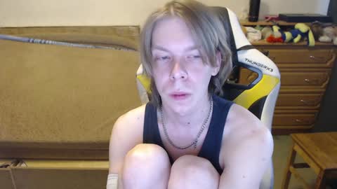 Snapshot of fluffy_boney chatting on February 7, 2025, 6:35 am Alexey online show from February 7, 2025, 6:35 am