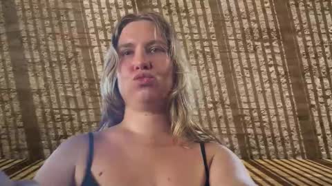 fluffy_bunnyxxx online show from April 25, 2026, 6:27 am