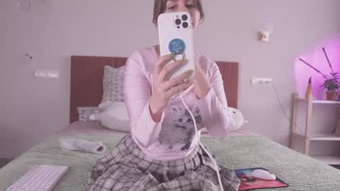 Snapshot of fluffy_hat chatting on February 9, 2025, 10:09 am Fluffy and Krut online show from February 9, 2025, 10:09 am