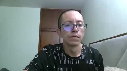 Snapshot of fonzi_flores chatting on October 4, 2025, 9:29 am fonzi_flores online show from October 4, 2025, 9:29 am