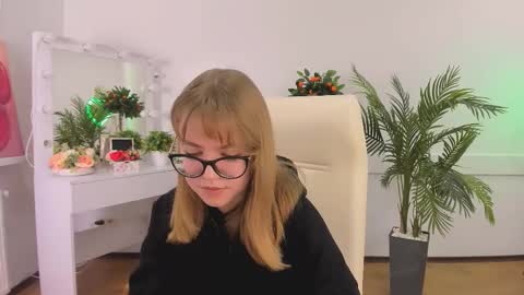 Sophia online show from October 18, 2025, 6:16 am